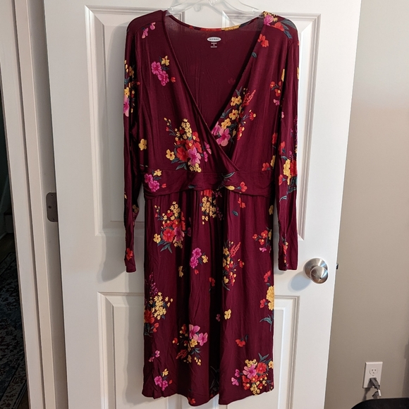 Old Navy Maternity Fall Floral Dress. Size XL. EUC.